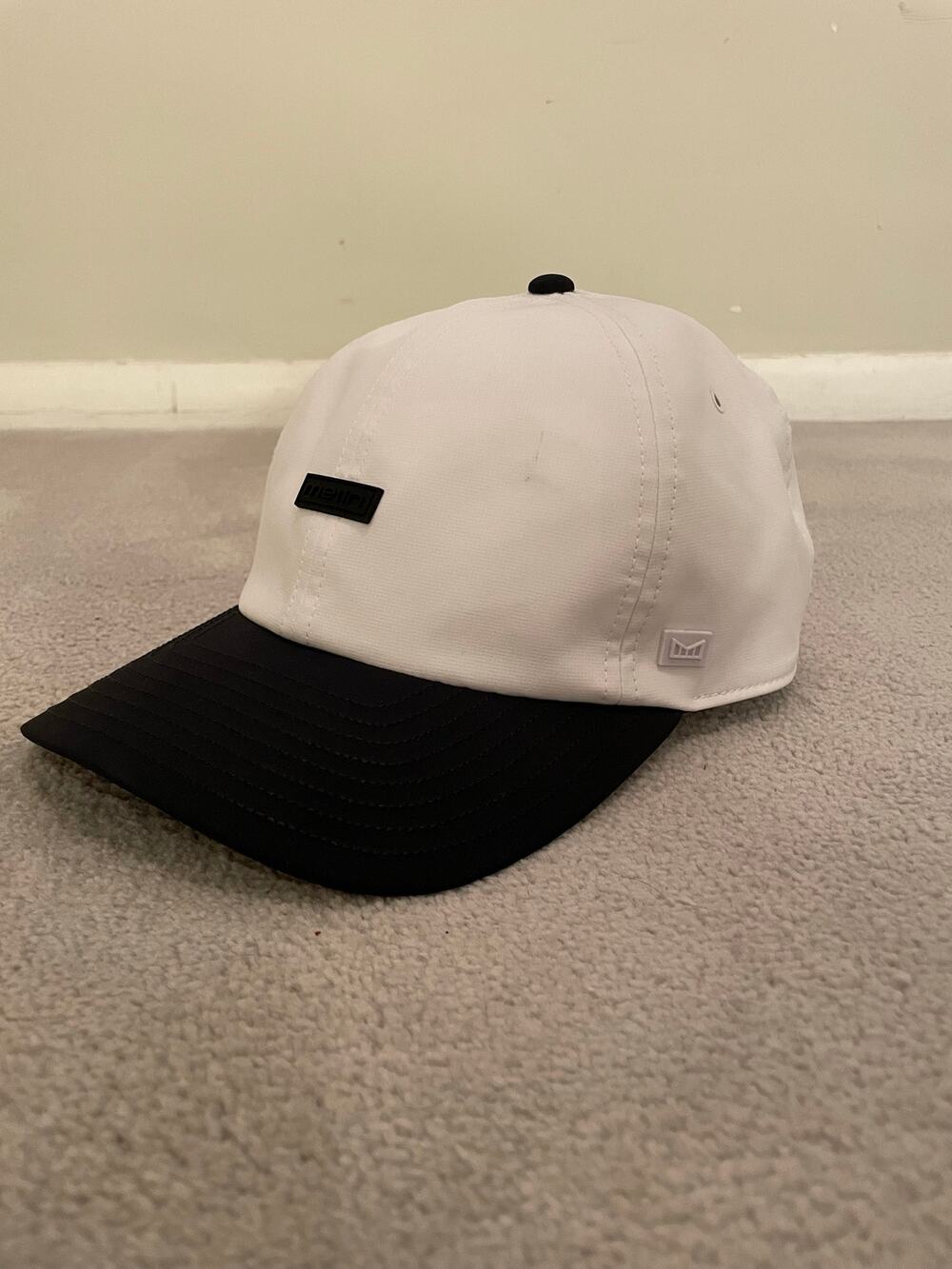 Melin Hydro Hat Cap NWOT mens fashion white black